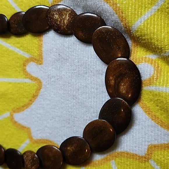 NWT- Beautiful Wooden Necklace and Dangle Earrings in Brown - Picture 3 of 11